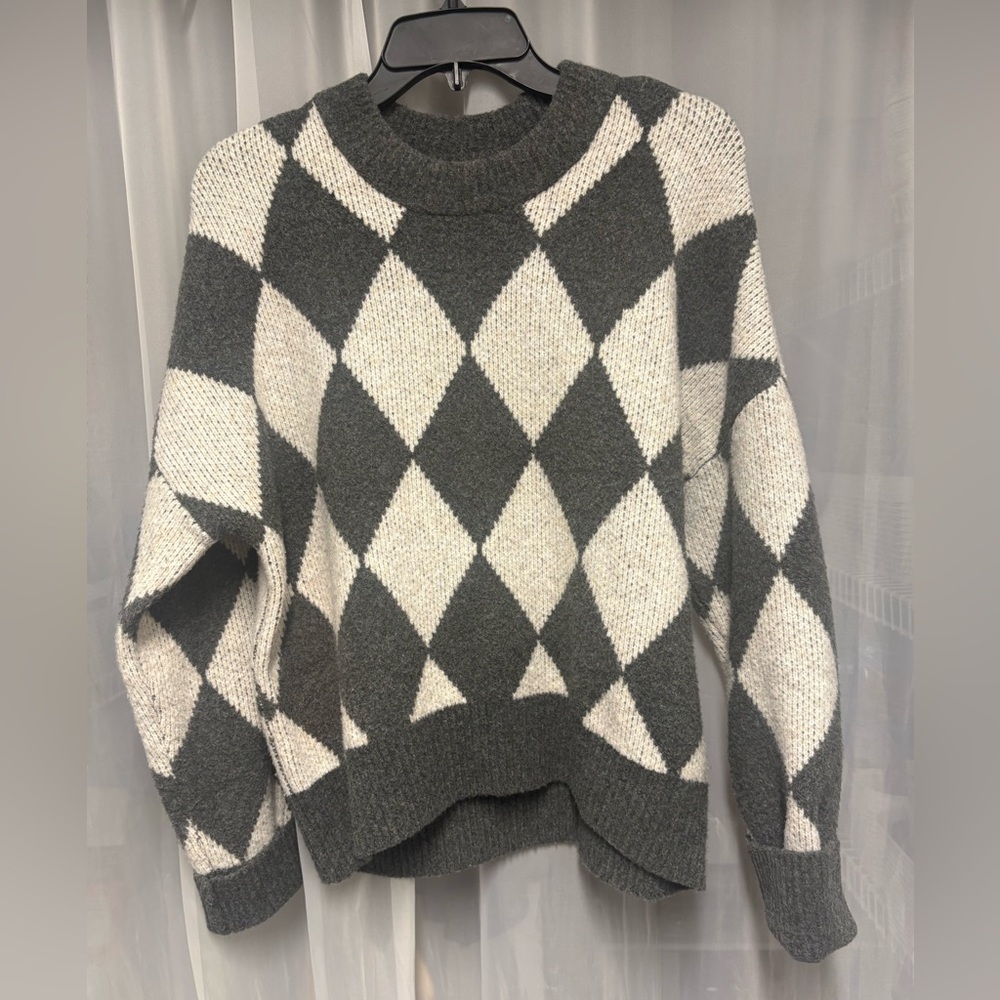 Abercrombie Gray and White Argyle Women's Sweater